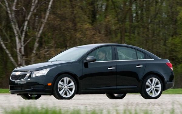 2011 Chevy Cruze goes for a drive